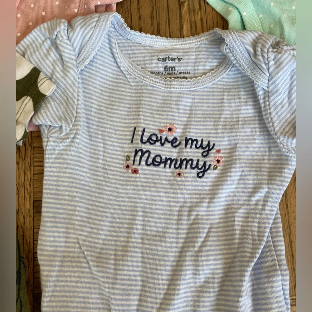 Carter’s girls onesies Size 6 months